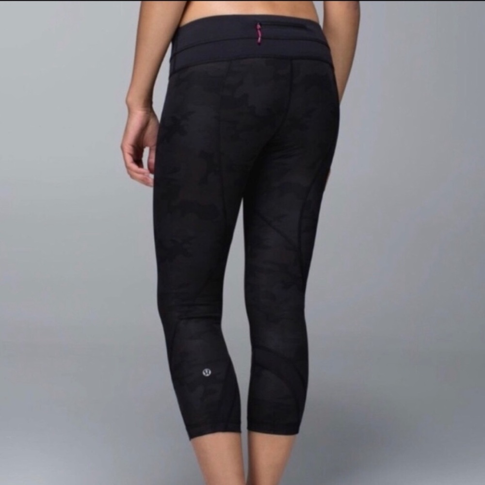 Lululemon RARE Run Inspire Crop II Luxtreme Leggings Black Camo Size 4
